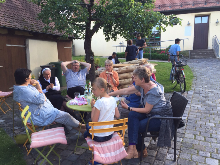 "Cafe Hereinspaziert" der Straßenambulanz verzeichnet regen Zulauf