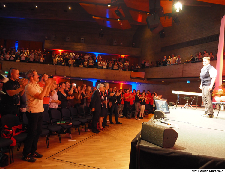 BRK-Großaufgebot im Stadttheater