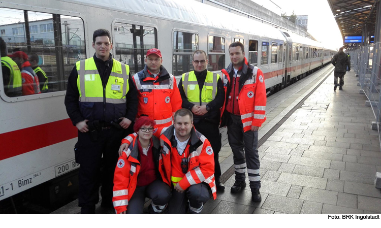 Ingolstädter Rot-Kreuzler begleiten Flüchtlingszug