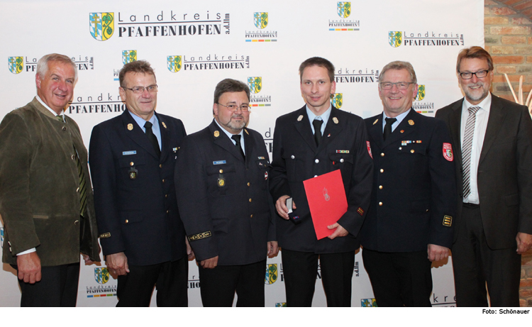 Silberne Ehrennadel der Deutschen Jugendfeuerwehr für Benedikt Stuber