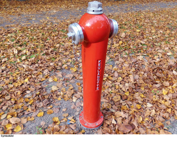 Hydranten angefahren und geflüchtet