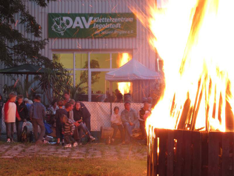 Sonnenwendfeuer bei den DAV Sektionen Ingolstadt und Ringsee