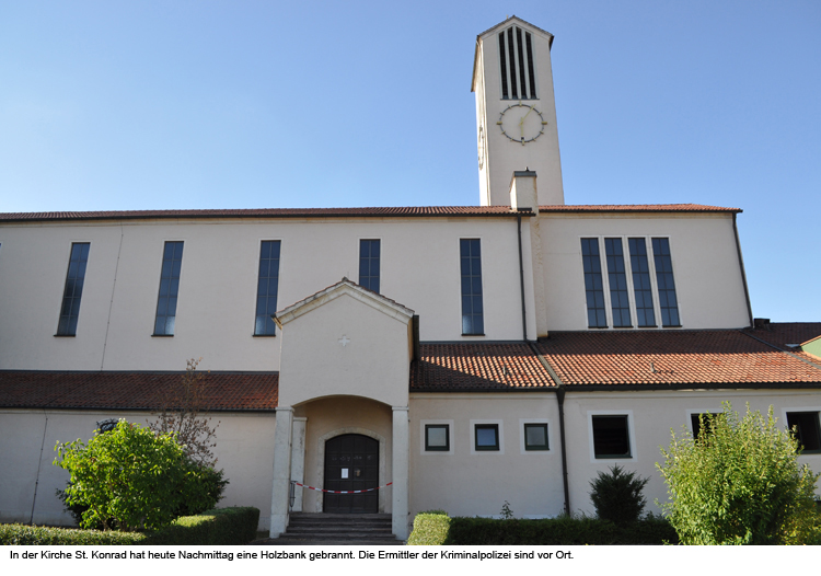 Holzbank brennt in Kirche von St. Konrad