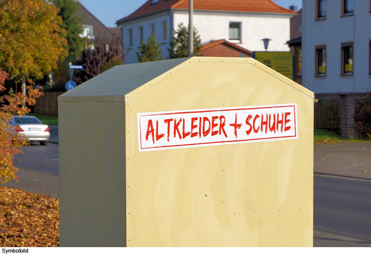 Altkleidercontainer aufgebrochen