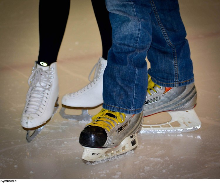 Eislaufschule an der Eisarena am Schloss