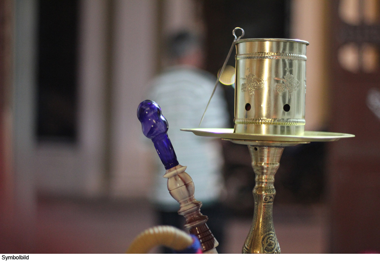 Shisha-Raucher an der ICE-Strecke