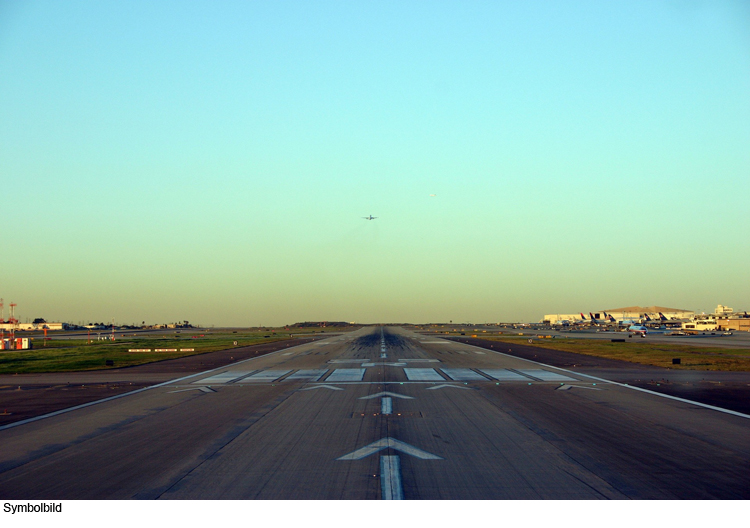 Notladung am Manchinger Flughafen