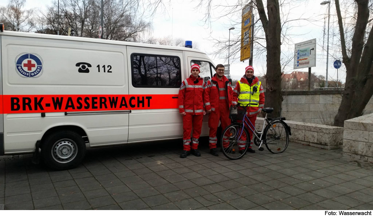 Wasserwacht birgt Fahrrad