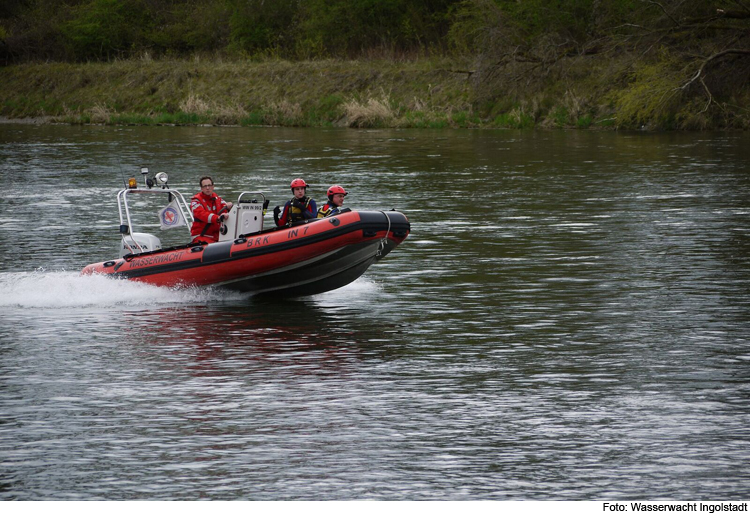 Leiche treibt in Donau