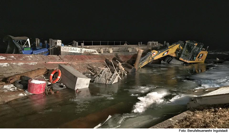 Bagger droht in Stausee zu kippen