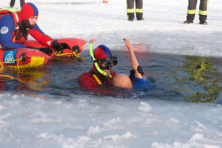 Eisrettungsübung am Schafirrsee