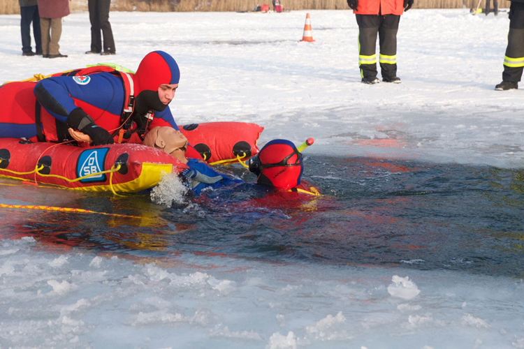 Eisrettungsübung am Schafirrsee