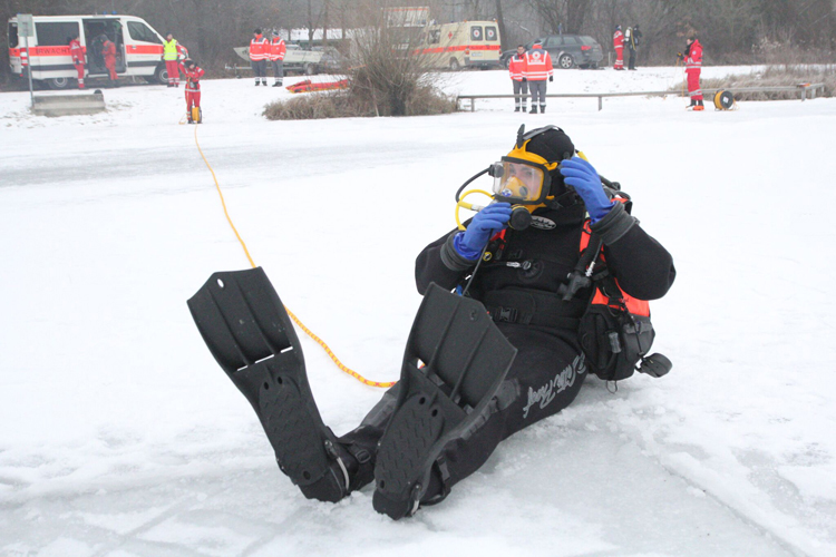 Eisrettungsübung am Schafirrsee