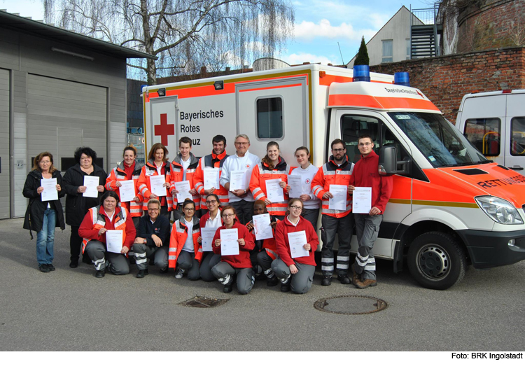 Sanitäter bestehen Grundlehrgang