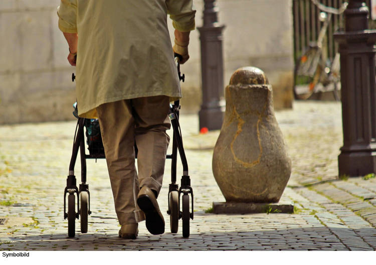 Rollator-Fußgängerin angefahren