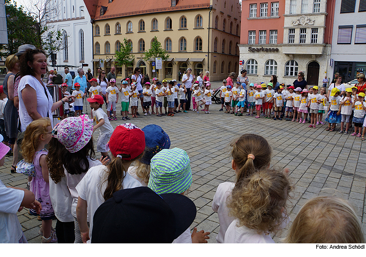 Kindersingen in der Innenstadt