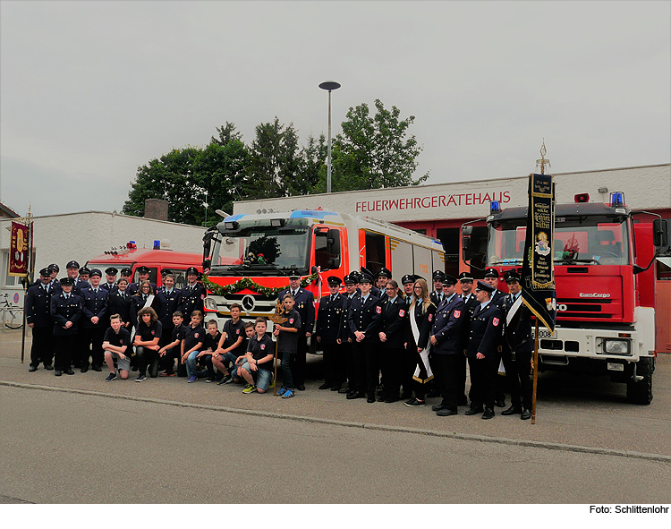 Feuerwehr feiert neues Fahrzeug