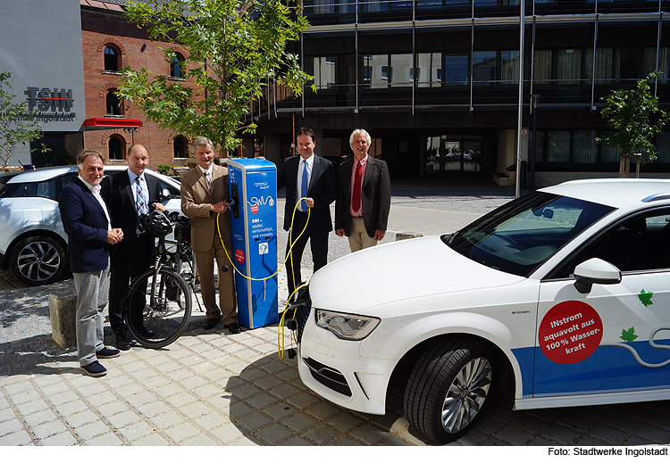 Neue Elektroladesäule an der Technikerschule