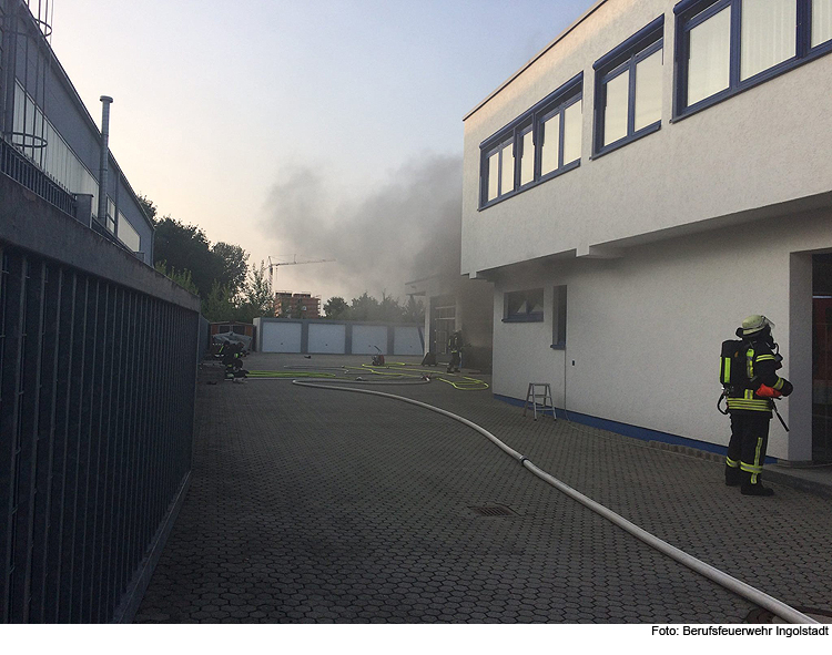 Feuer in Ingolstädter Fabrikhalle