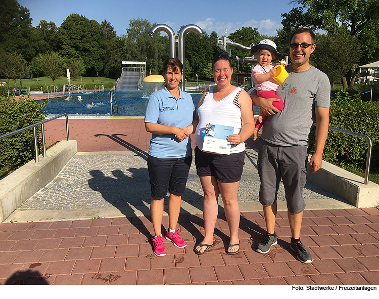 100.000. Gast im Freibad begrüßt