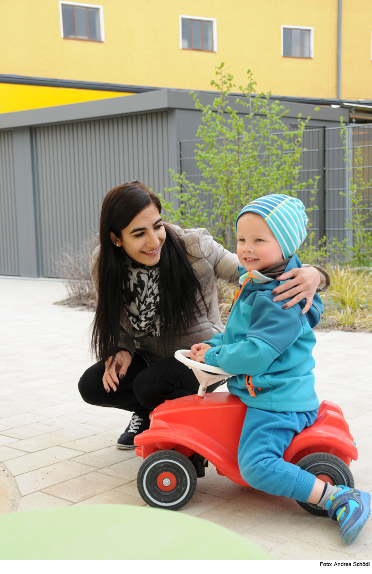 Asylbewerberin arbeitet in Kinderkrippe