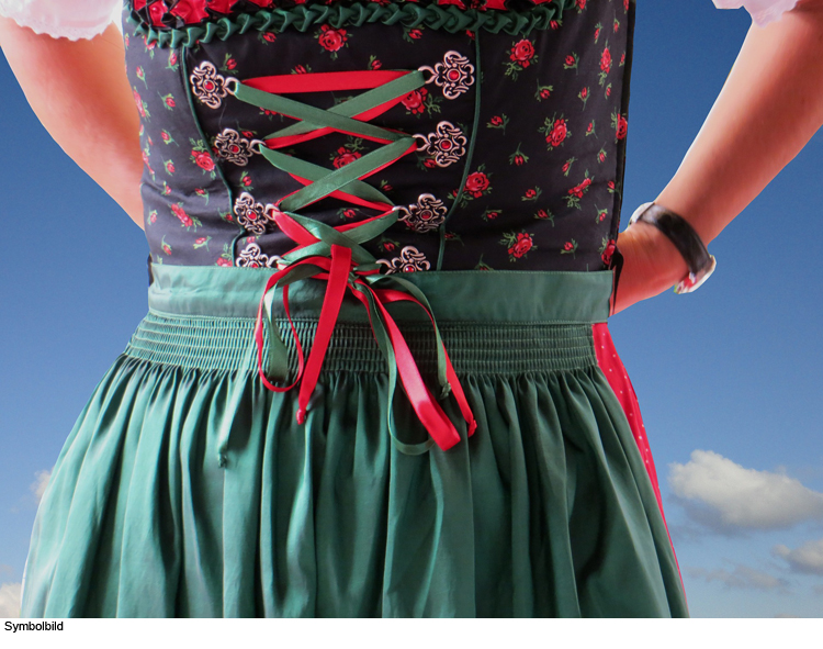 Dirndl mit Permanentmarker beschmiert