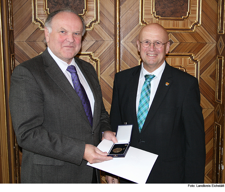 Verdienstmedaille für Eitensheimer Bürgermeister