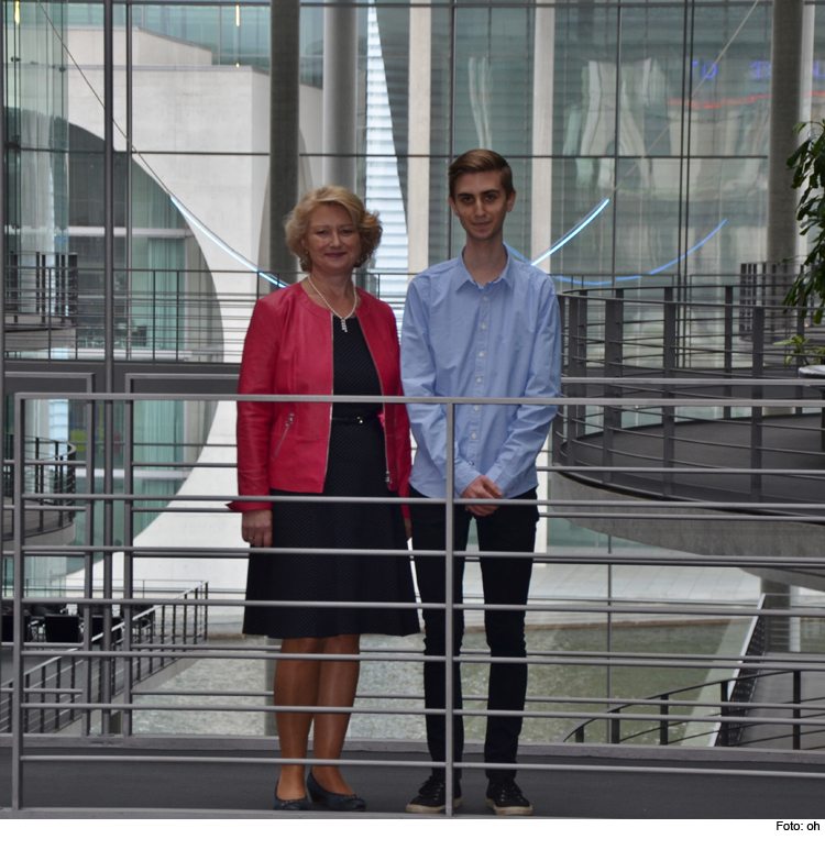 Jonas Scheuerer war 4 Wochen im Bundestag