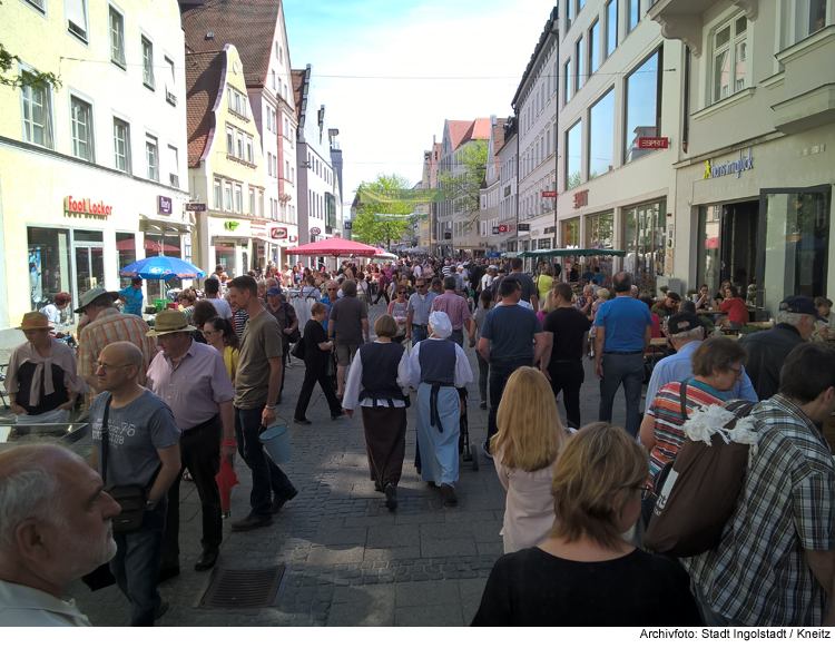 10. Schanzer Antikmarkt in der Innenstadt