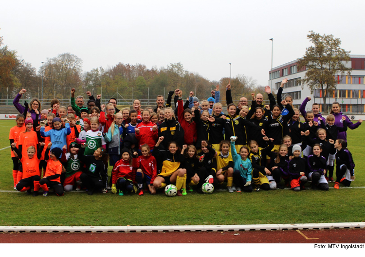 Top-Premiere für Fußballerinnen