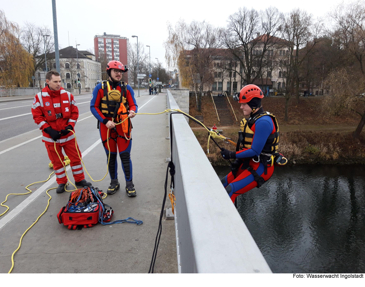 Wasserwachtler seilten sich ab