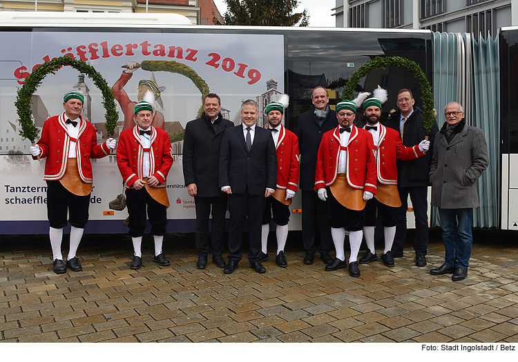 Schäffler fahren mit INVG-Bus