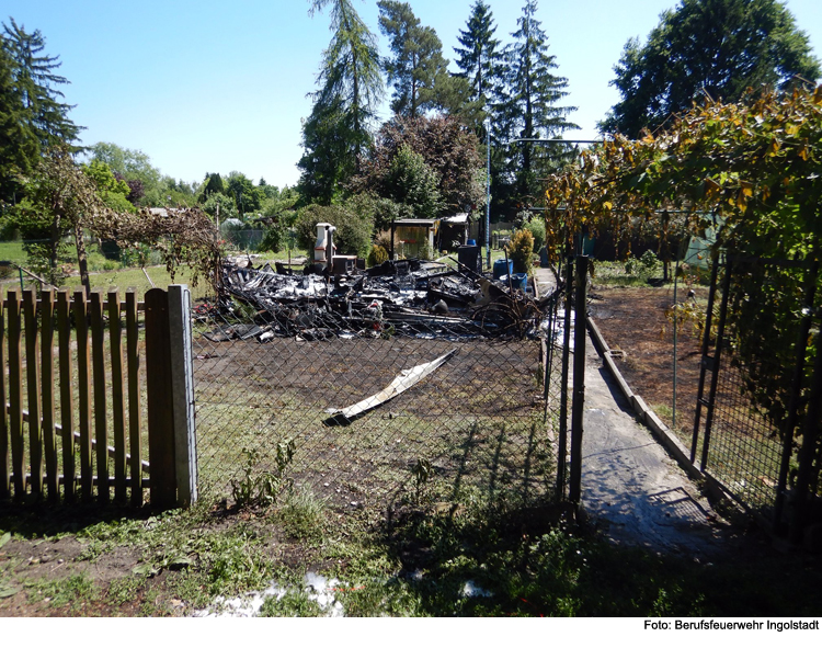 Gartenhaus mit Campinganhänger brannten ab