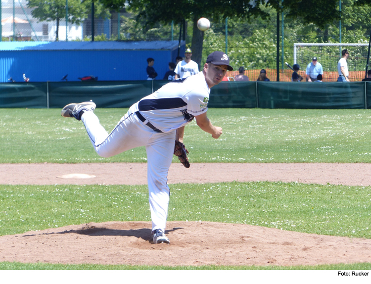 TV-Baseballer stürzen den Spitzenreiter