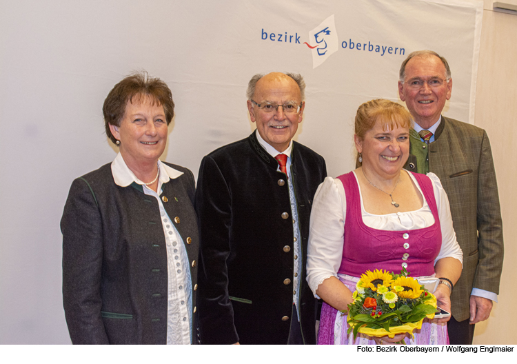 Bezirksmedaille für Rosa Karger aus Wolnzach