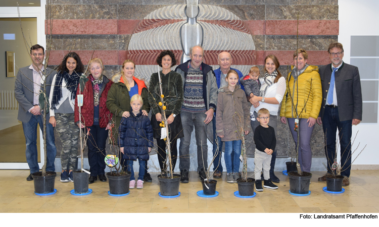 Landrat gratuliert den Gewinnern des Obstquiz‘