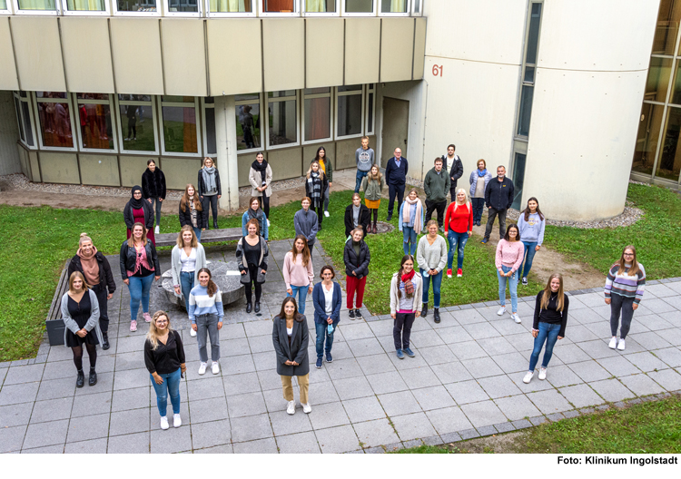 Ausbildung für Hebammen und OP-Assistenten gestartet