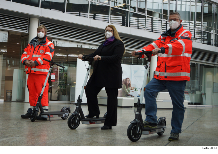 Audi spendet drei „electric kick scooter“ 