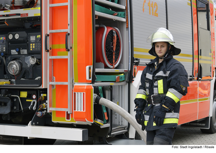 Erste Ingolstädterin in Ausbildung bei der Berufsfeuerwehr