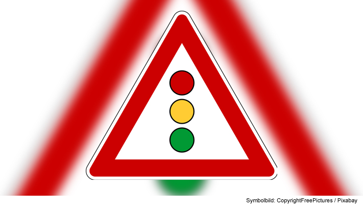 Krankenhausampel steht auf Gelb