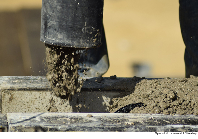 Unbekannter klaut Betonpumpanhänger