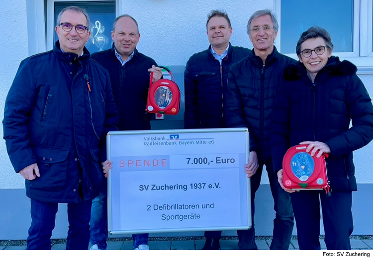 Defibrillator und Sportgeräte für den SV Zuchering 