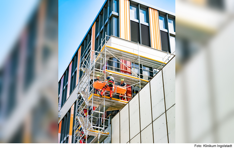 Rettung aus luftiger Höhe am Klinikum