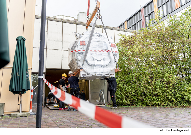 Neuer Kernspintomograph im Klinikum angekommen