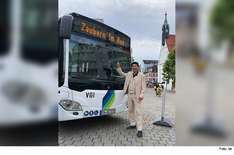 Am Rathausplatz: Zaubern im Bus