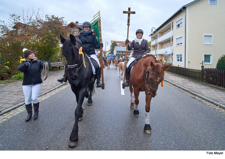 Traditioneller Leonhardiritt in Bad Gögging