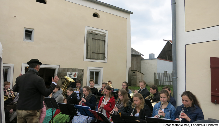 „Jugend singt und spielt“ 