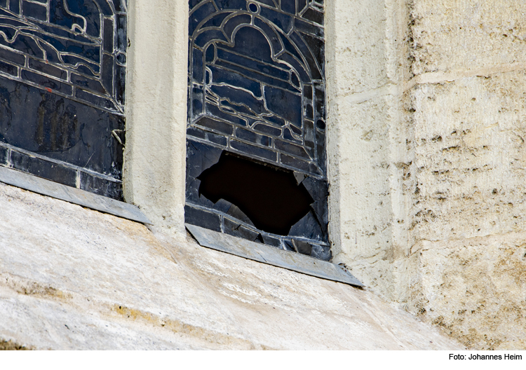 Glasfenster am Eichstätter Dom eingeworfen