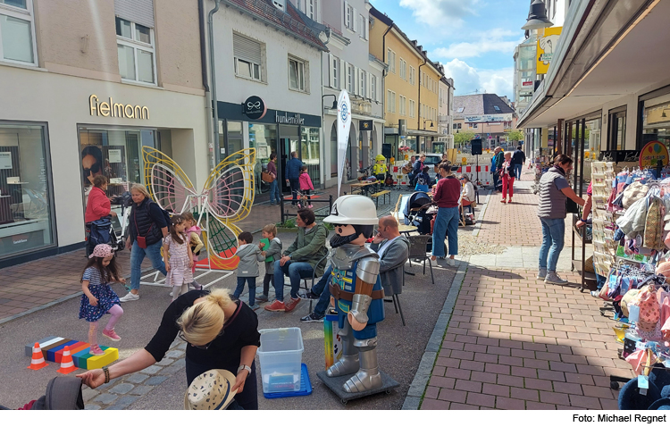 Kostenfreie Kinderbetreuung und 200 Kugeln Gratis-Eis 