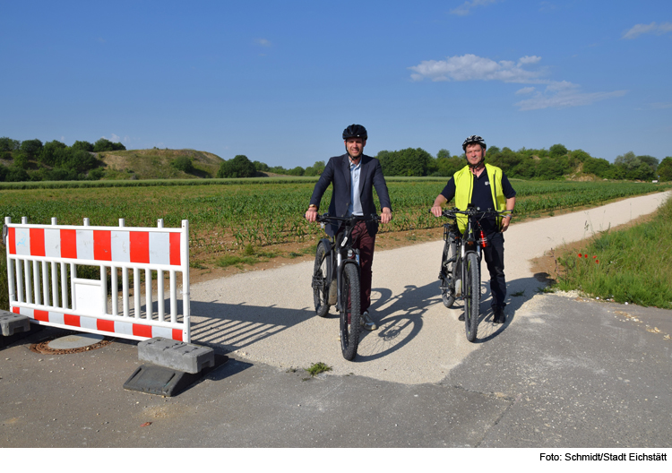 Radweg symbolisch freigegeben